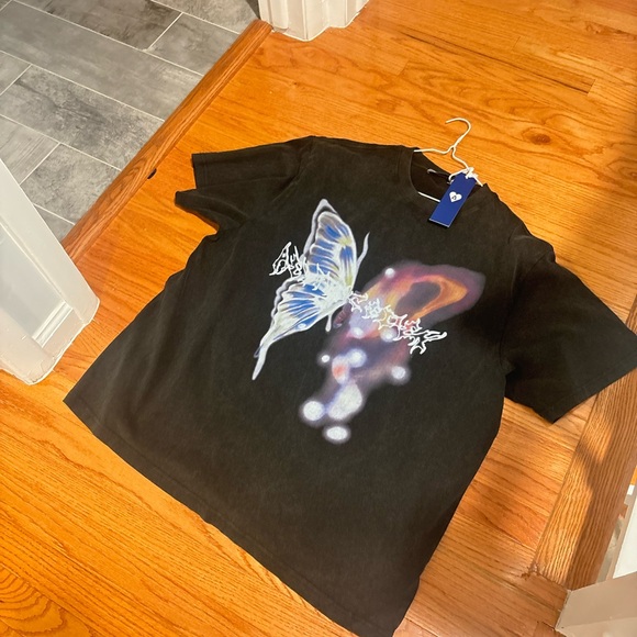 Black Graphic Men's T-Shirt with Butterfly Design - Picture 1 of 2